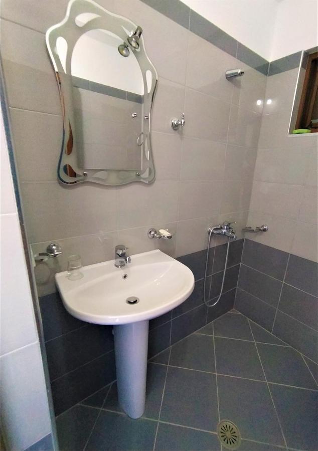 Ahmeti Rooms Ksamil Esterno foto